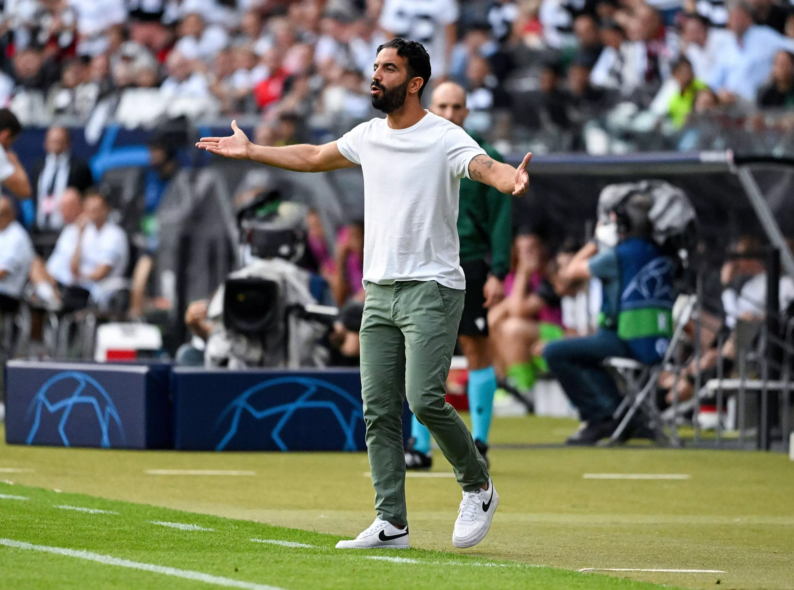 Ruben Amorim Opts For Surprise Formation at Manchester United