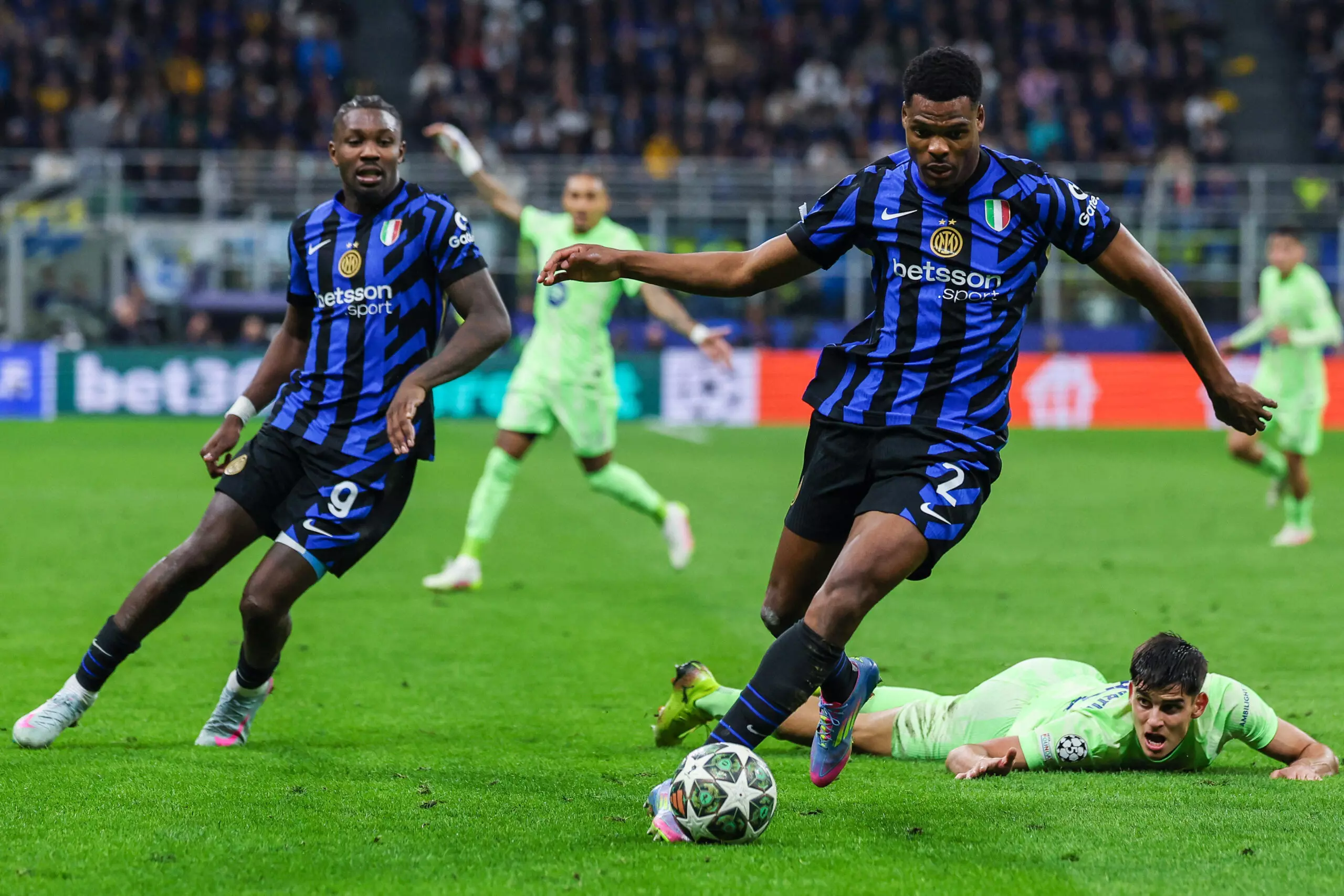 Denzel Dumfries Has His Moment in the Sun in Inter Milan’s Victory Over Barcelona