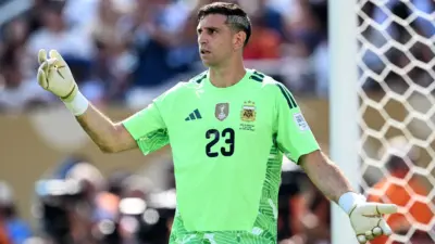 Emiliano Martinez’s Transfer To Chelsea: A Late Window Twist That May Not Be The Upgrade Fans Expect